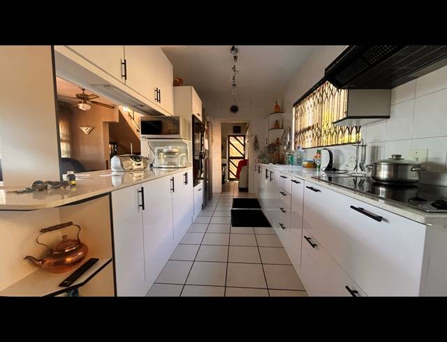 4 BEDROOM HOUSE FOR SALE IN BASSONIA
